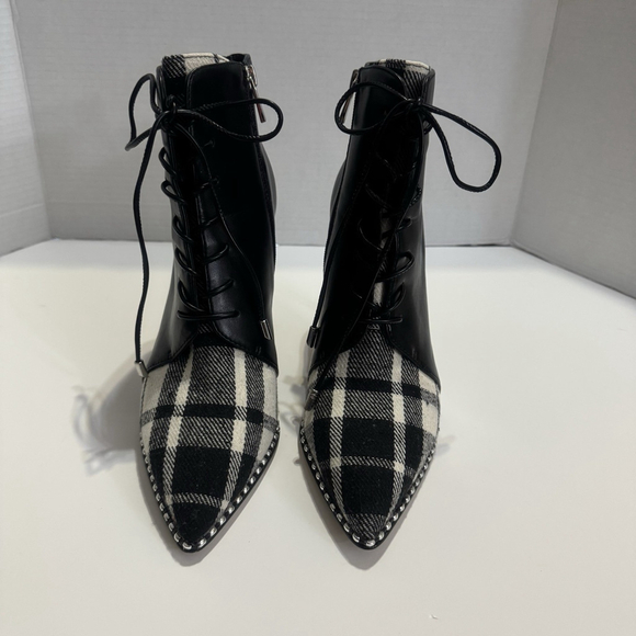 New BCBGeneration Women's Haniah Lace Up Bootie Size:9 Heel Height:4” MSRP:$169 - Picture 2 of 13